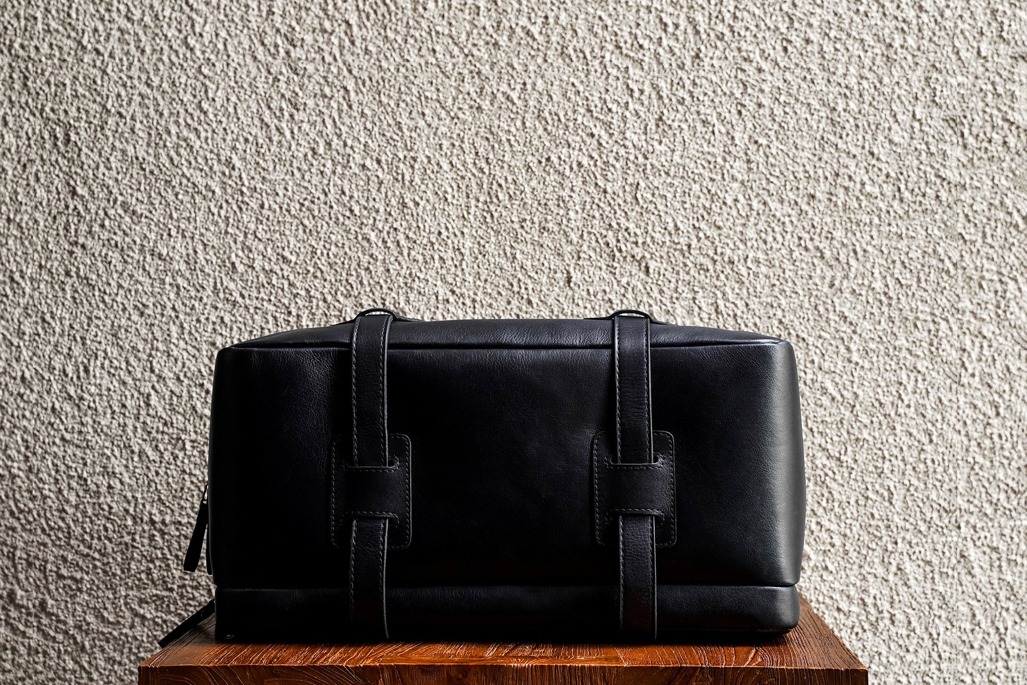 One of our signature design cues, the body straps go all around the bag, providing a load bearing structure for the bag. A big piece of leather on the bottom adds to the durability of the bag.