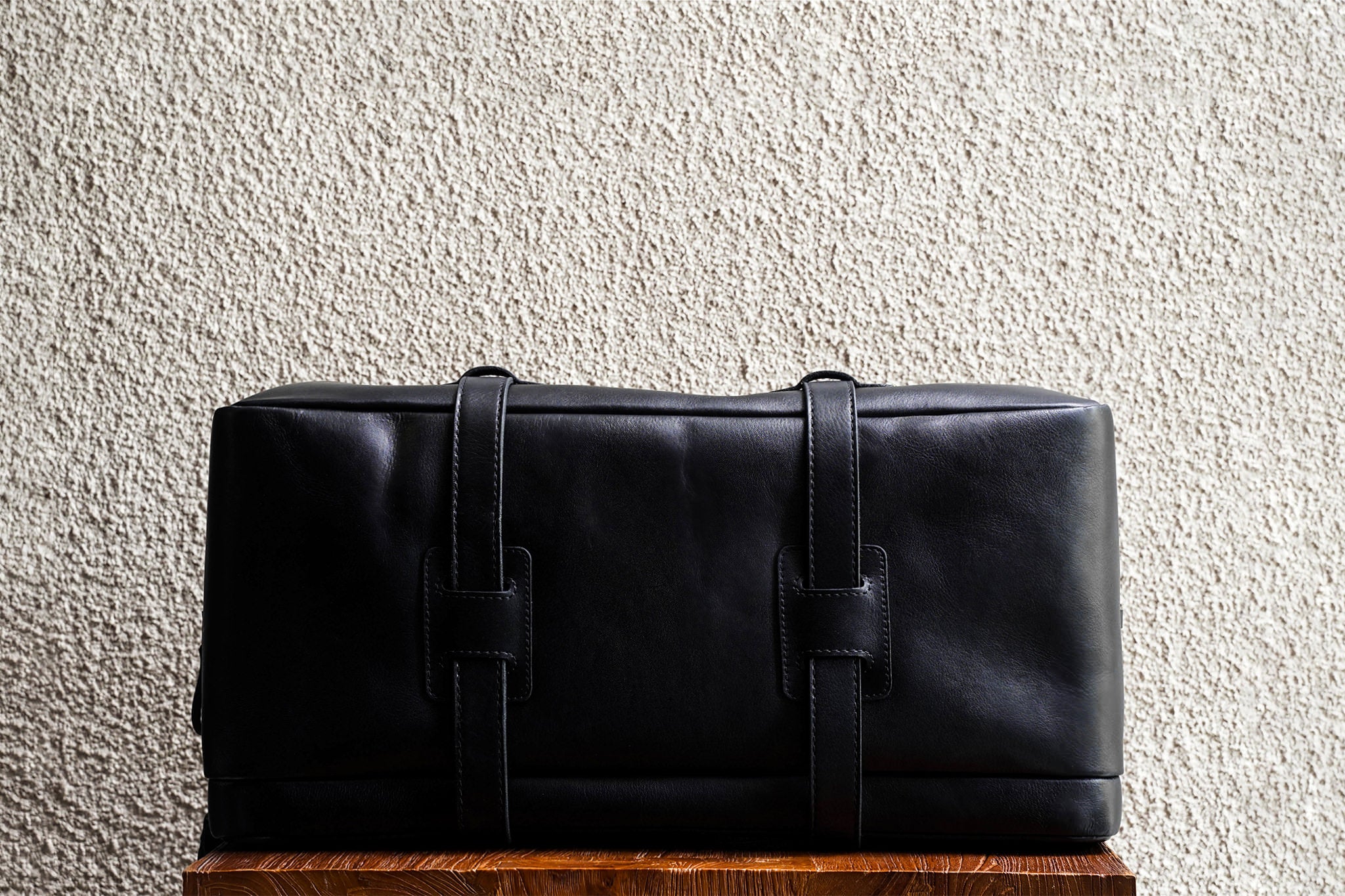 One of our signature design cues, the body straps go all around the bag, providing a load bearing structure for the bag. A big piece of leather on the bottom adds to the durability of the bag.