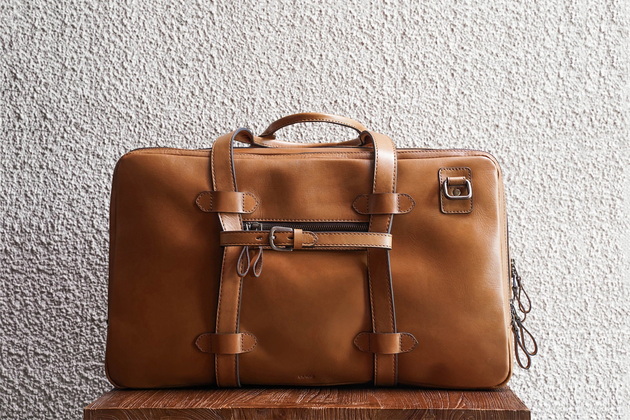 Comes with a small leather strap, to help mount on suitcase.