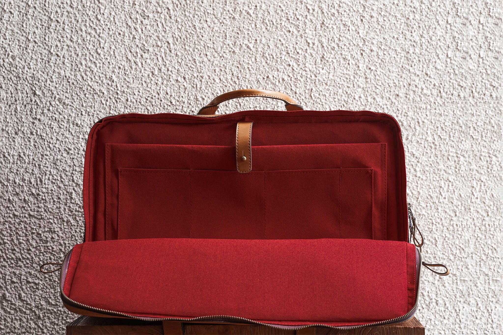 Laptop slot, 3 open pockets, and 1 pen slot in the back compartment.