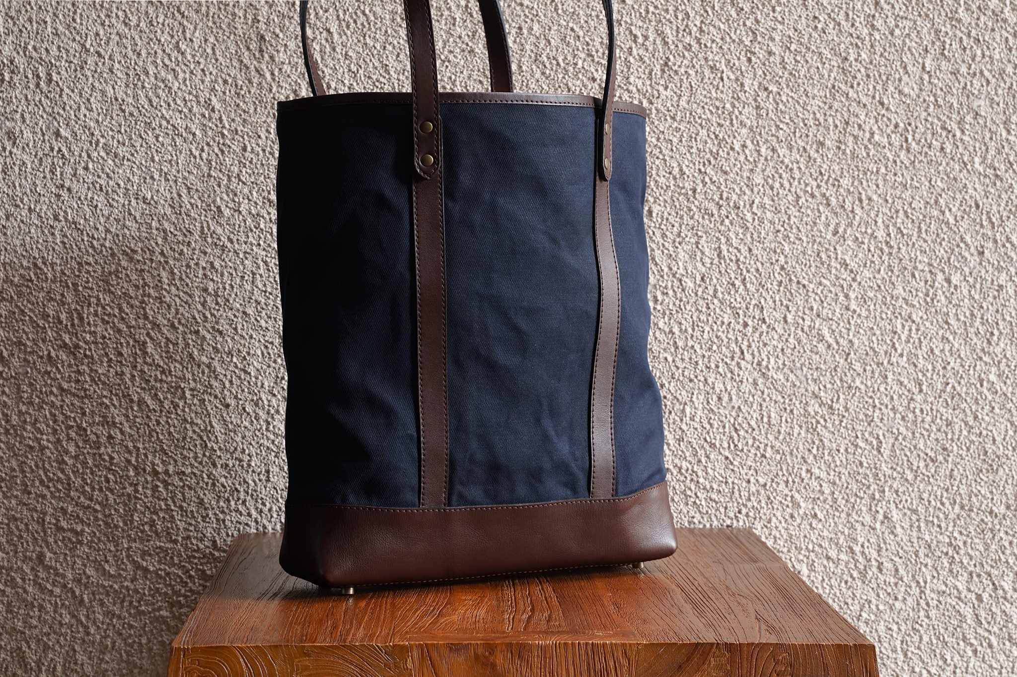 Slim Tote/Navy - Waxed Twill - 3 Weeks Preorder
