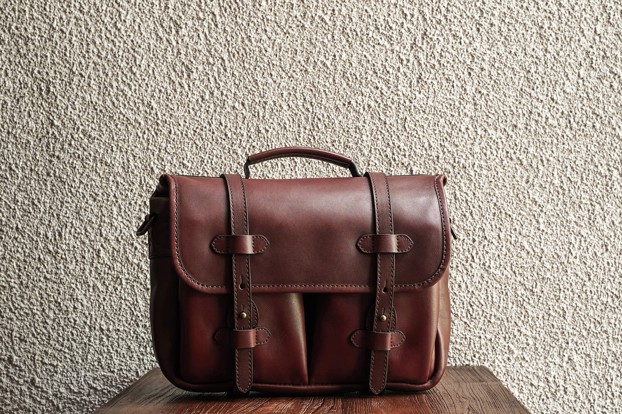 Our bags are made from as few leather pieces as possible. Fewer seams makes for a stronger bag.