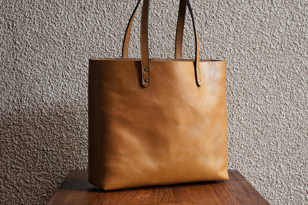 Medium Tote/Sand - 3 Weeks Preorder