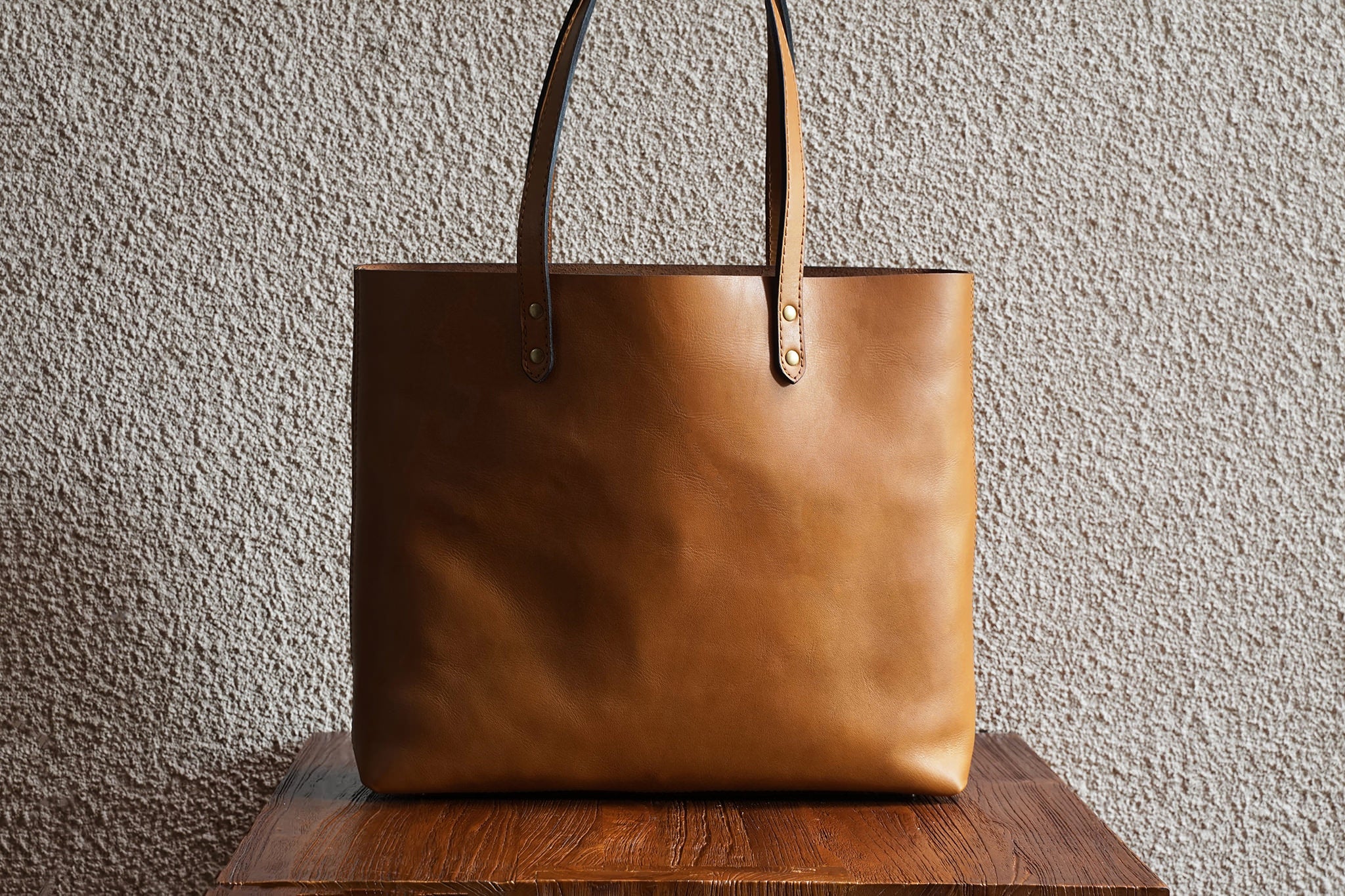 Medium Tote/Sand - 3 Weeks Preorder
