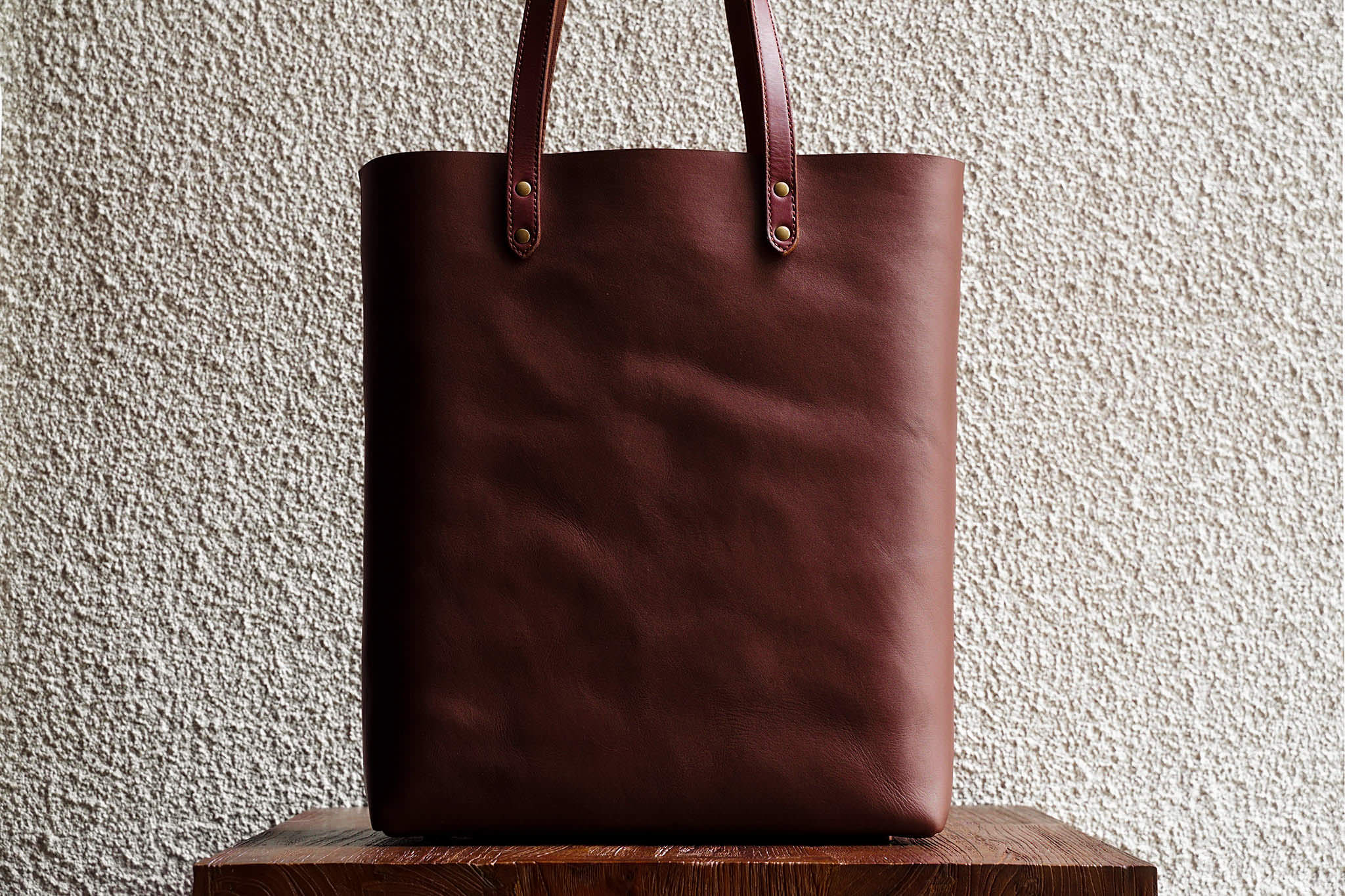 Our bags are made from as few leather pieces as possible. Fewer seams makes for a stronger bag.
