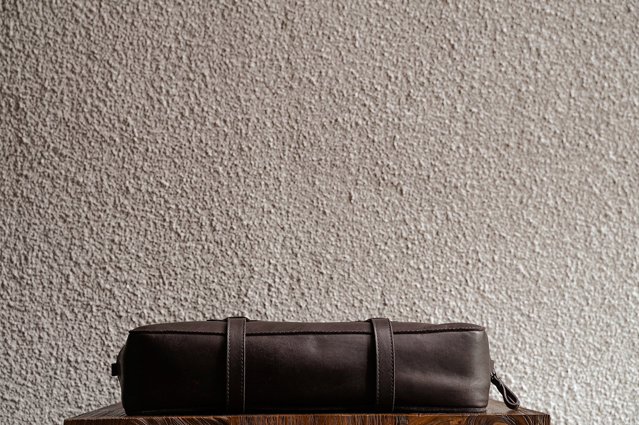 One of our signature design cues, the body straps go all around the bag, providing a load bearing structure for the bag.