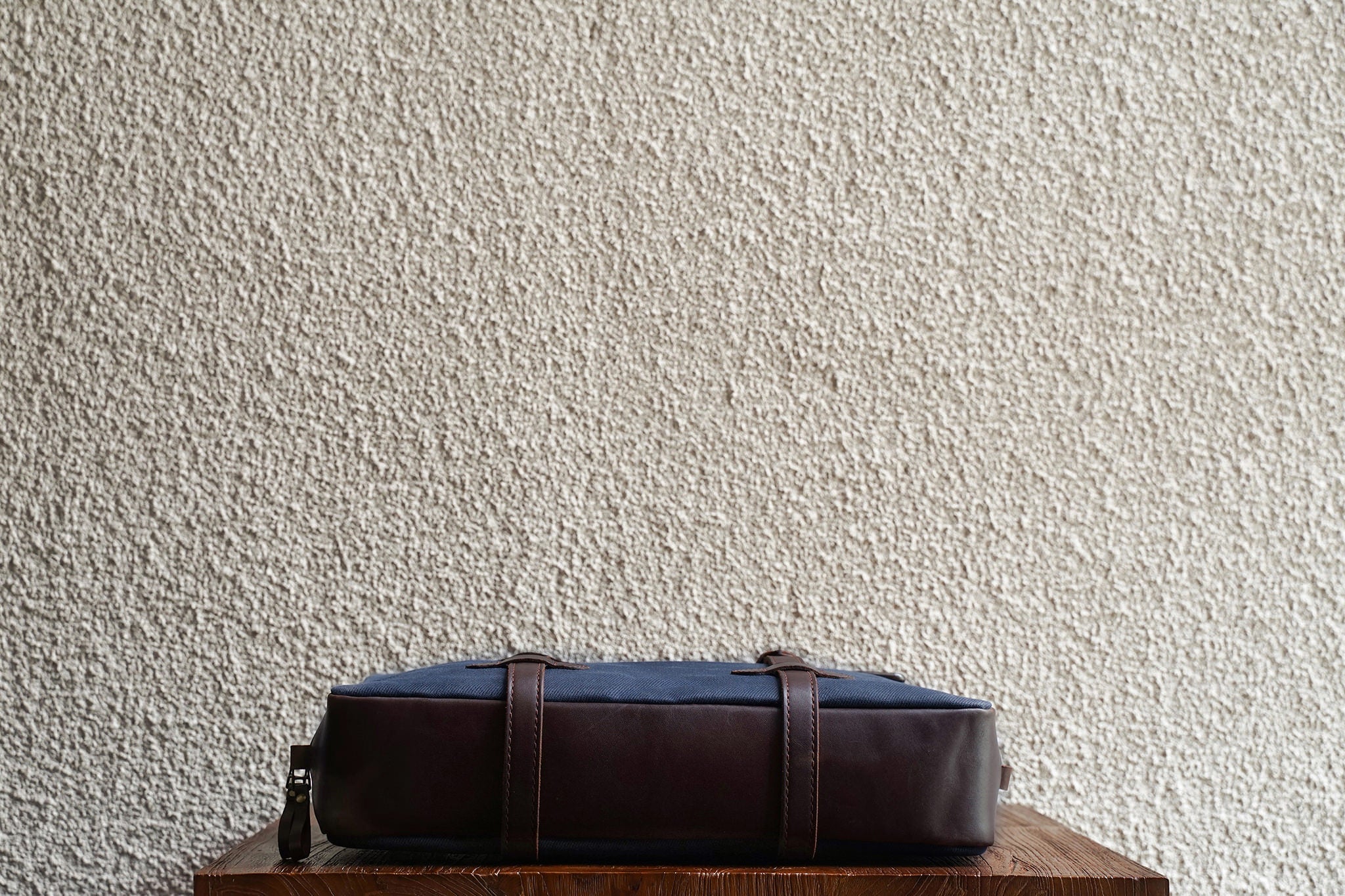 One of our signature design cues, the body straps go all around the bag, providing a load bearing structure for the bag.