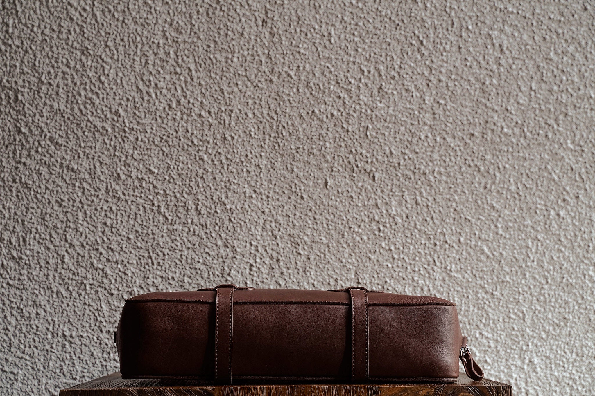 One of our signature design cues, the body straps go all around the bag, providing a load bearing structure for the bag.