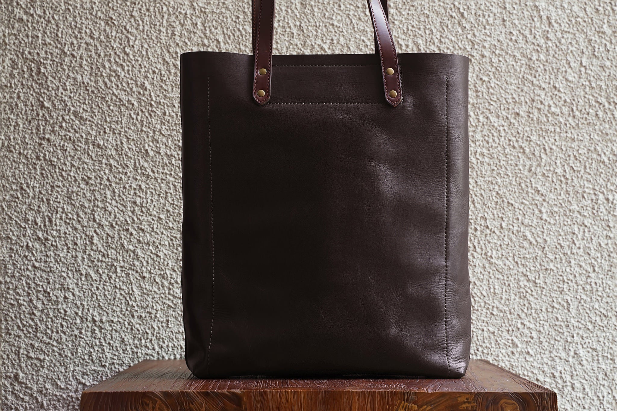Our bags are made from as few leather pieces as possible. Fewer seams makes for a stronger bag.