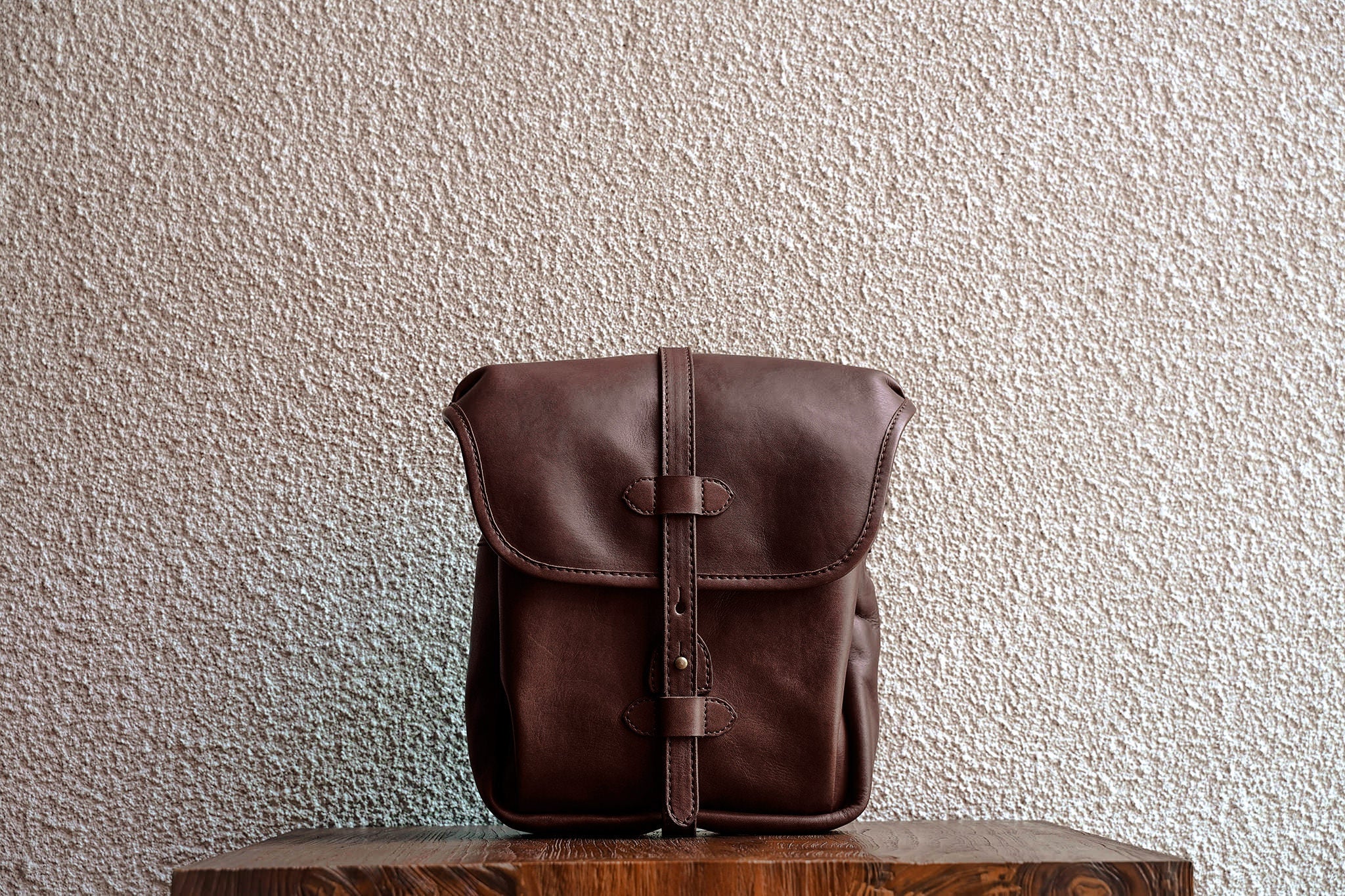 Our bags are made from as few leather pieces as possible. Fewer seams makes for a stronger bag.