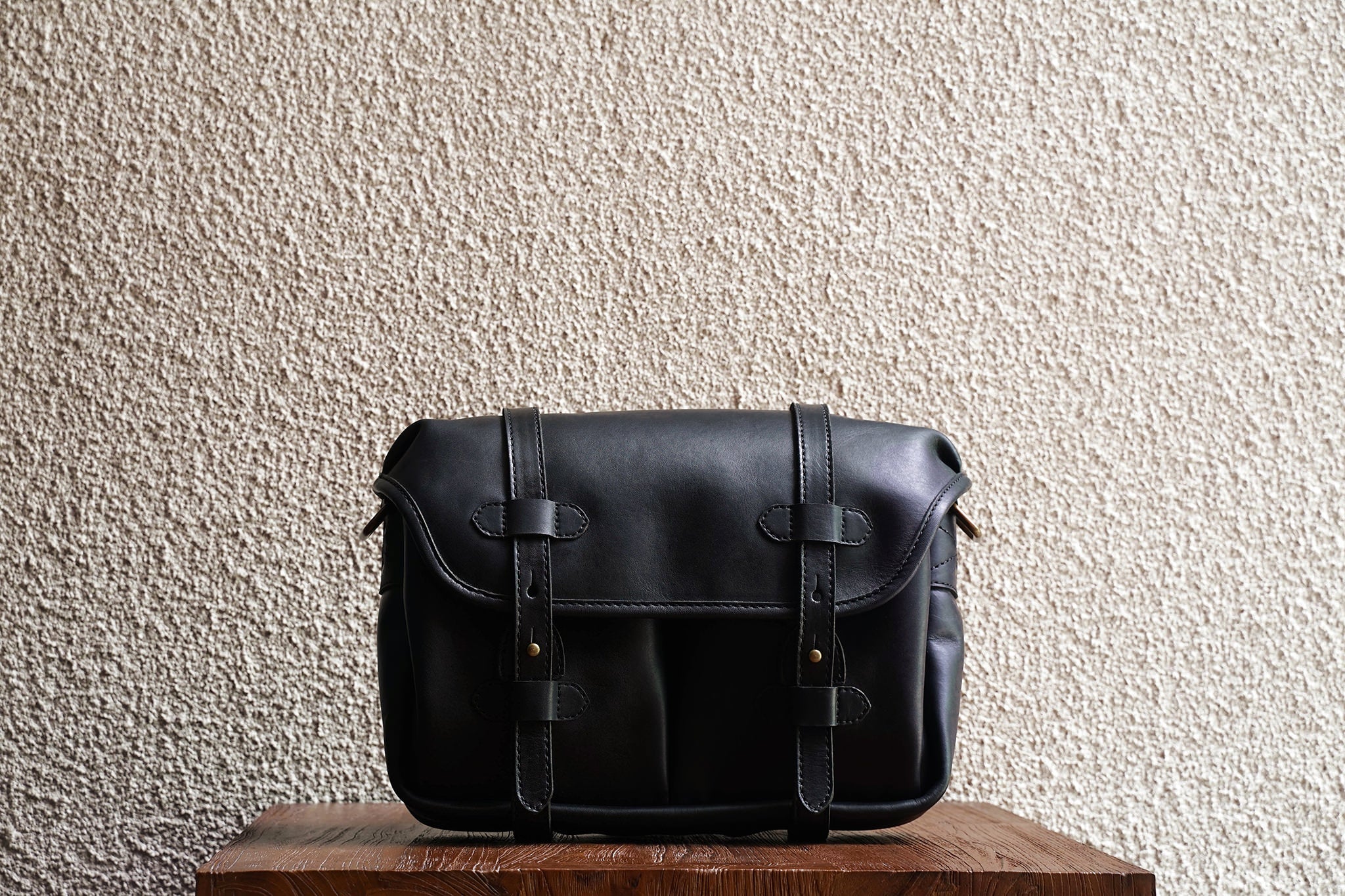 Our bags are made from as few leather pieces as possible. Fewer seams makes for a stronger bag.