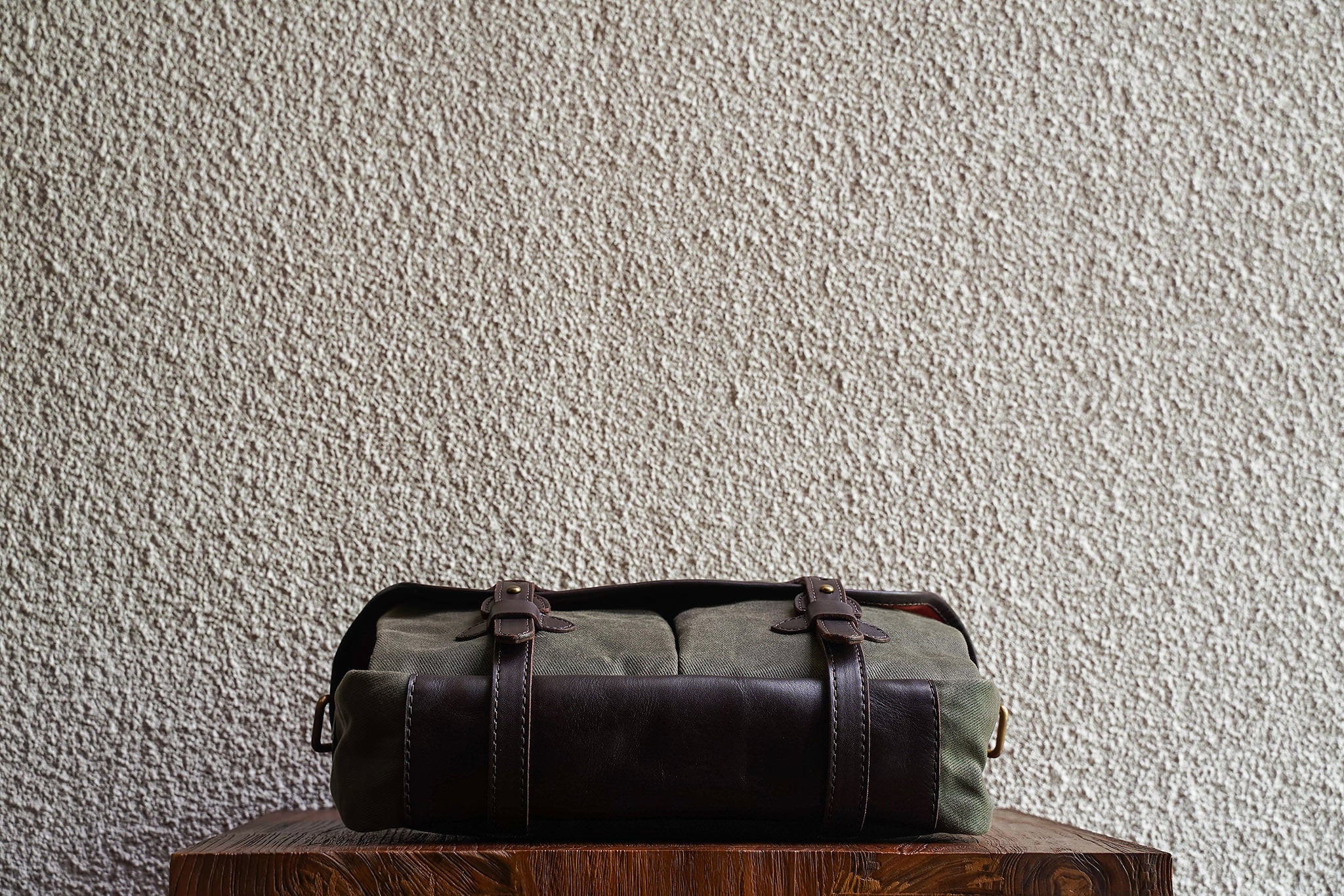 One of our signature design cues, the body straps go all around the bag, providing a load bearing structure for the bag. A big piece of leather on the bottom adds to the durability of the bag.