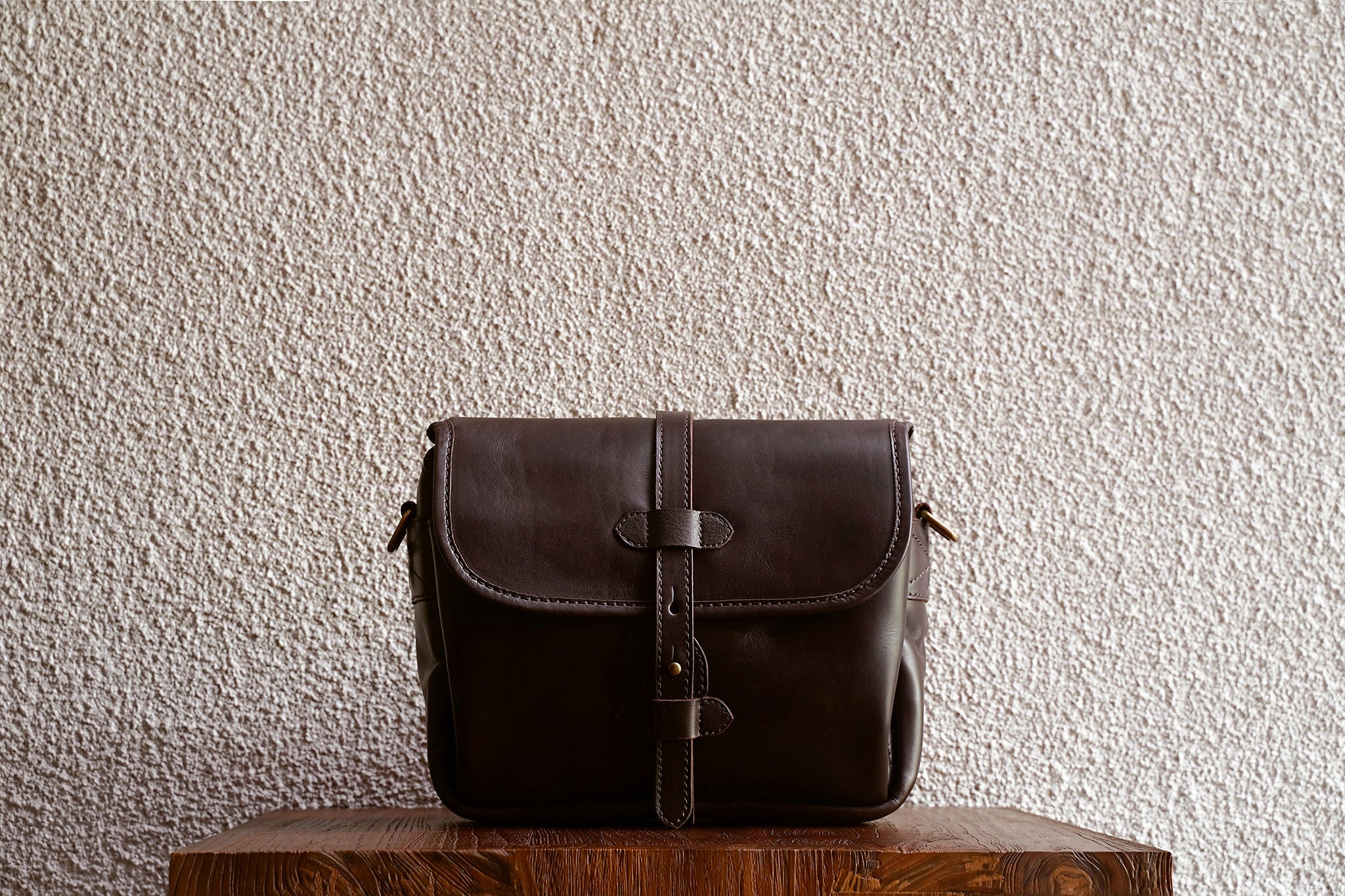 Our bags are made from as few leather pieces as possible. Fewer seams makes for a stronger bag.