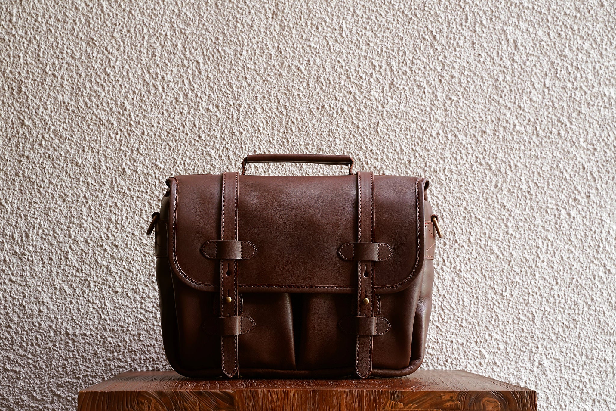 Our bags are made from as few leather pieces as possible. Fewer seams makes for a stronger bag.