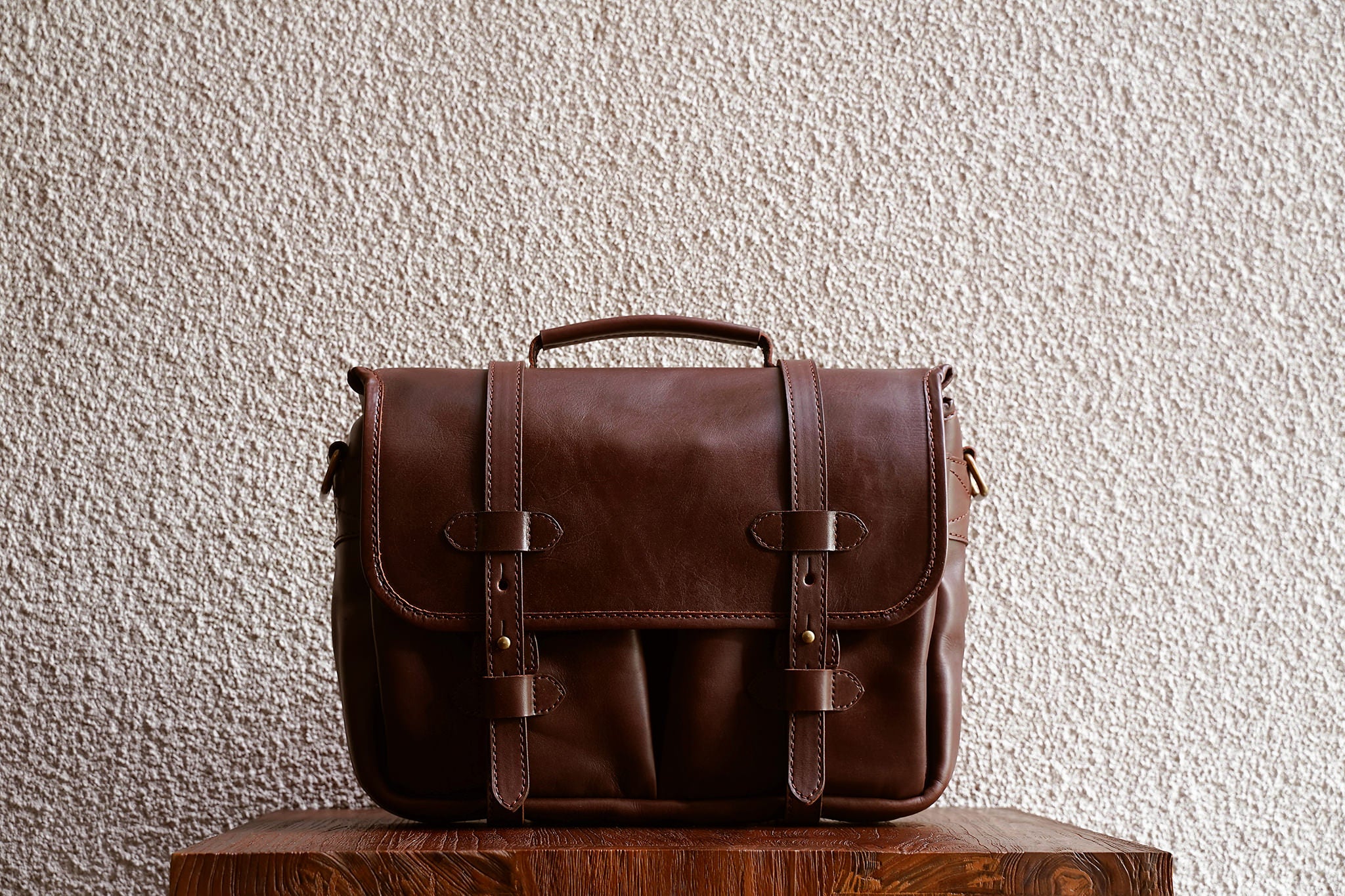 Our bags are made from as few leather pieces as possible. Fewer seams makes for a stronger bag.