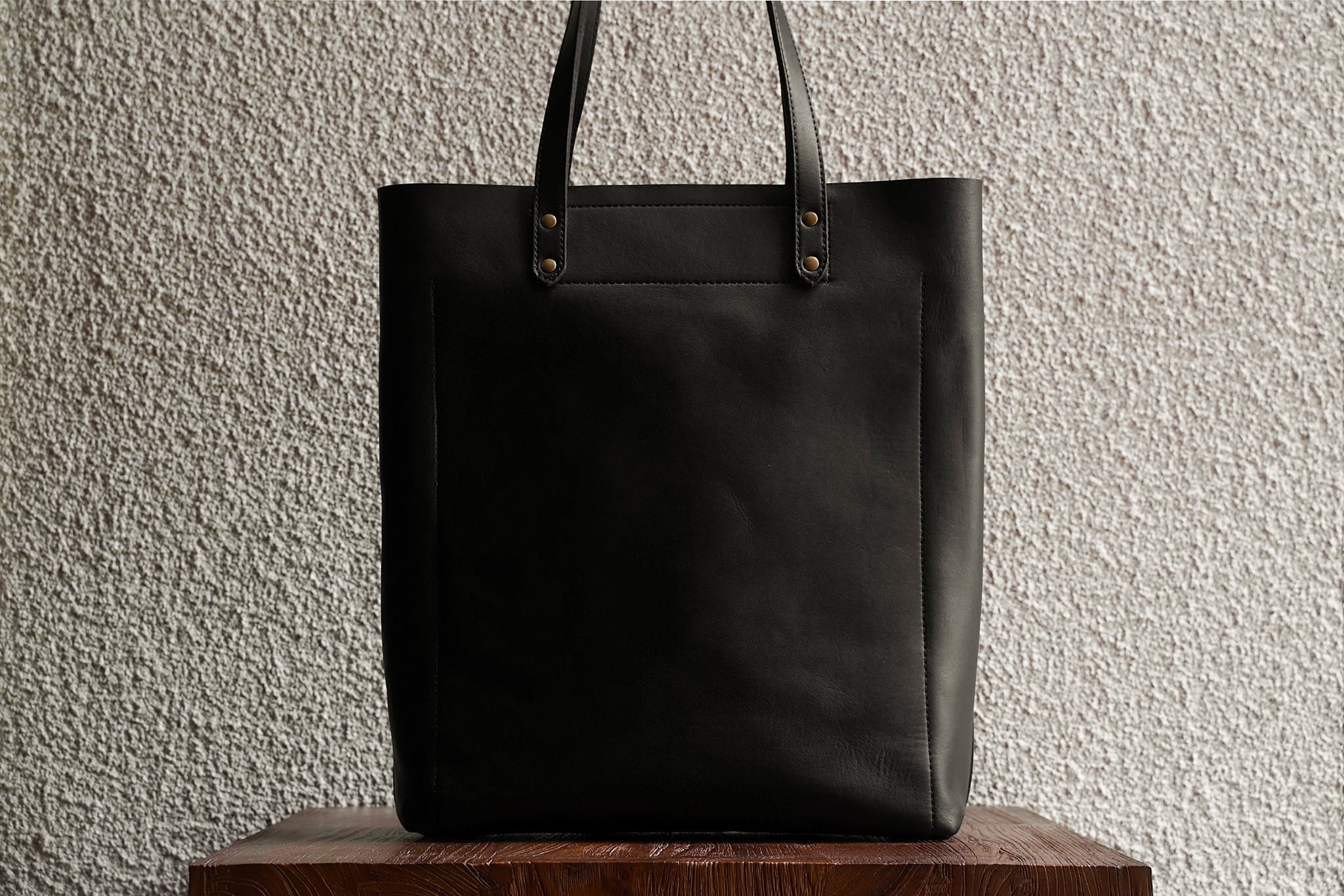 Slim Tote/Black - 2 Weeks Preorder