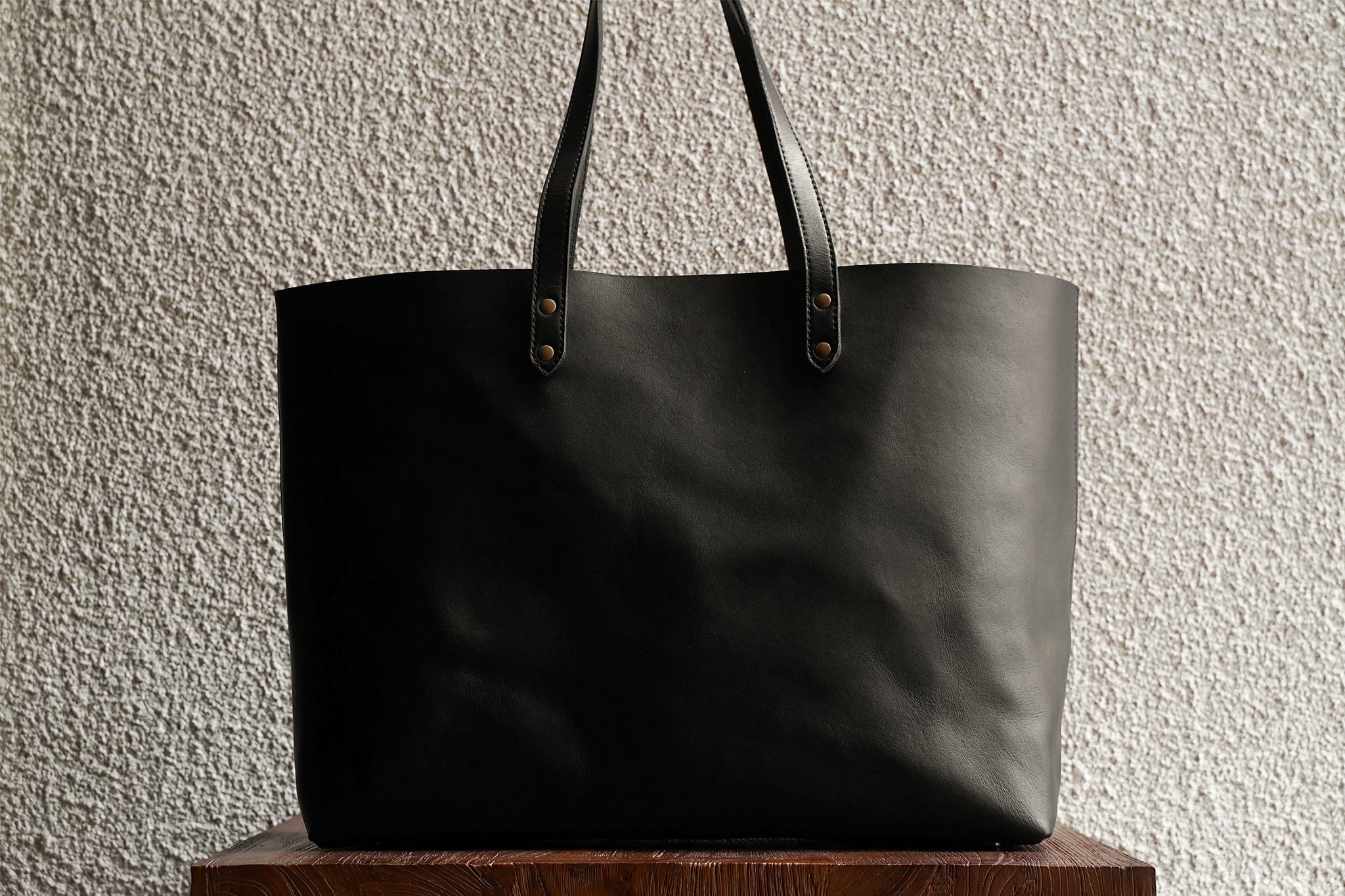 Wide Tote/Black - 3 Weeks Preorder