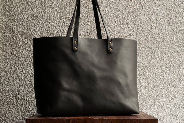 Our bags are made from as few leather pieces as possible. Fewer seams makes for a stronger bag.